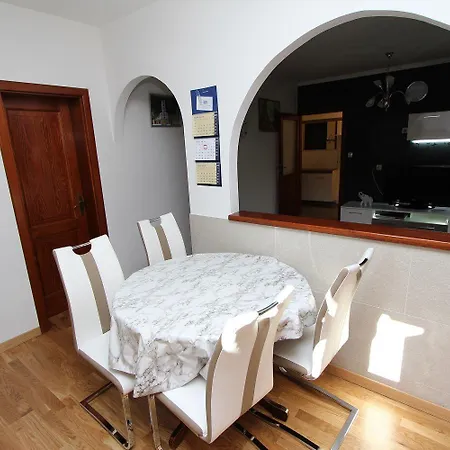 Idyllisches Nahe Dem Zentrum Und Von Apartamento Rovinj
